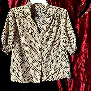 Women's size Medium leopard print button up top! Really cute!